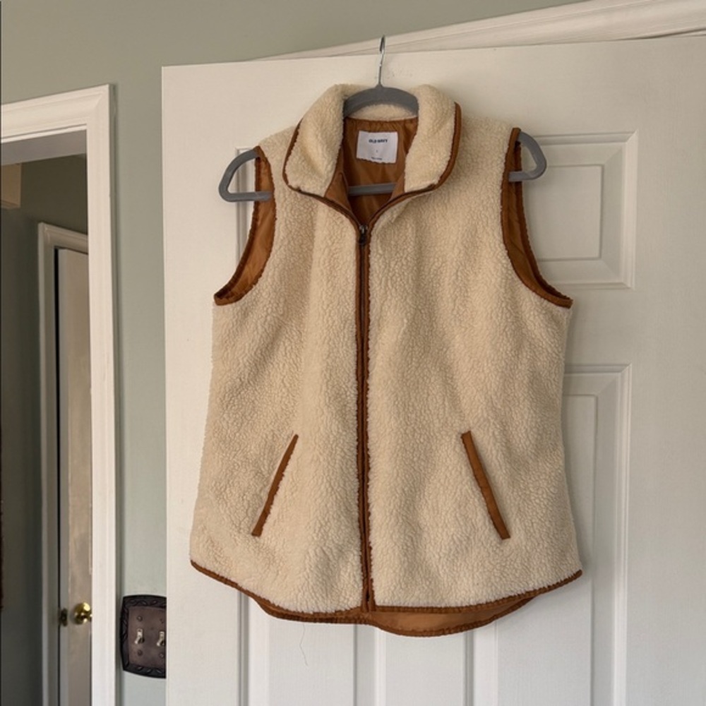 Old Navy Cream and Tan Fleece Vest